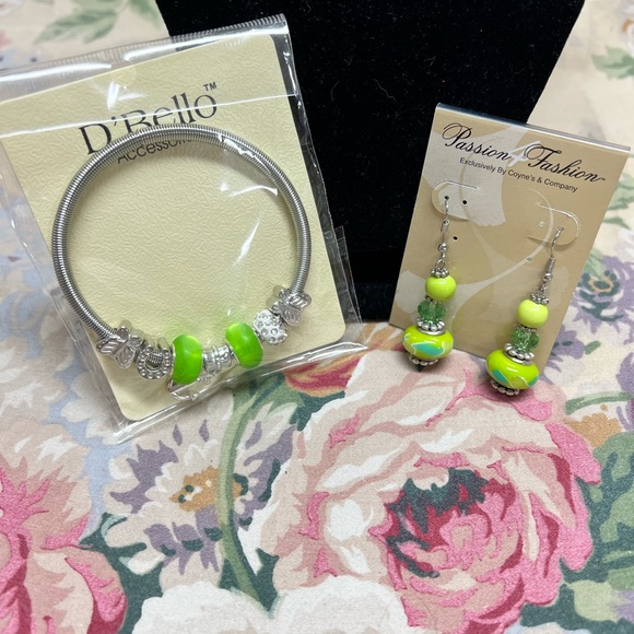 Beaded Earrings & Bracelet bundle - Picture 9 of 13